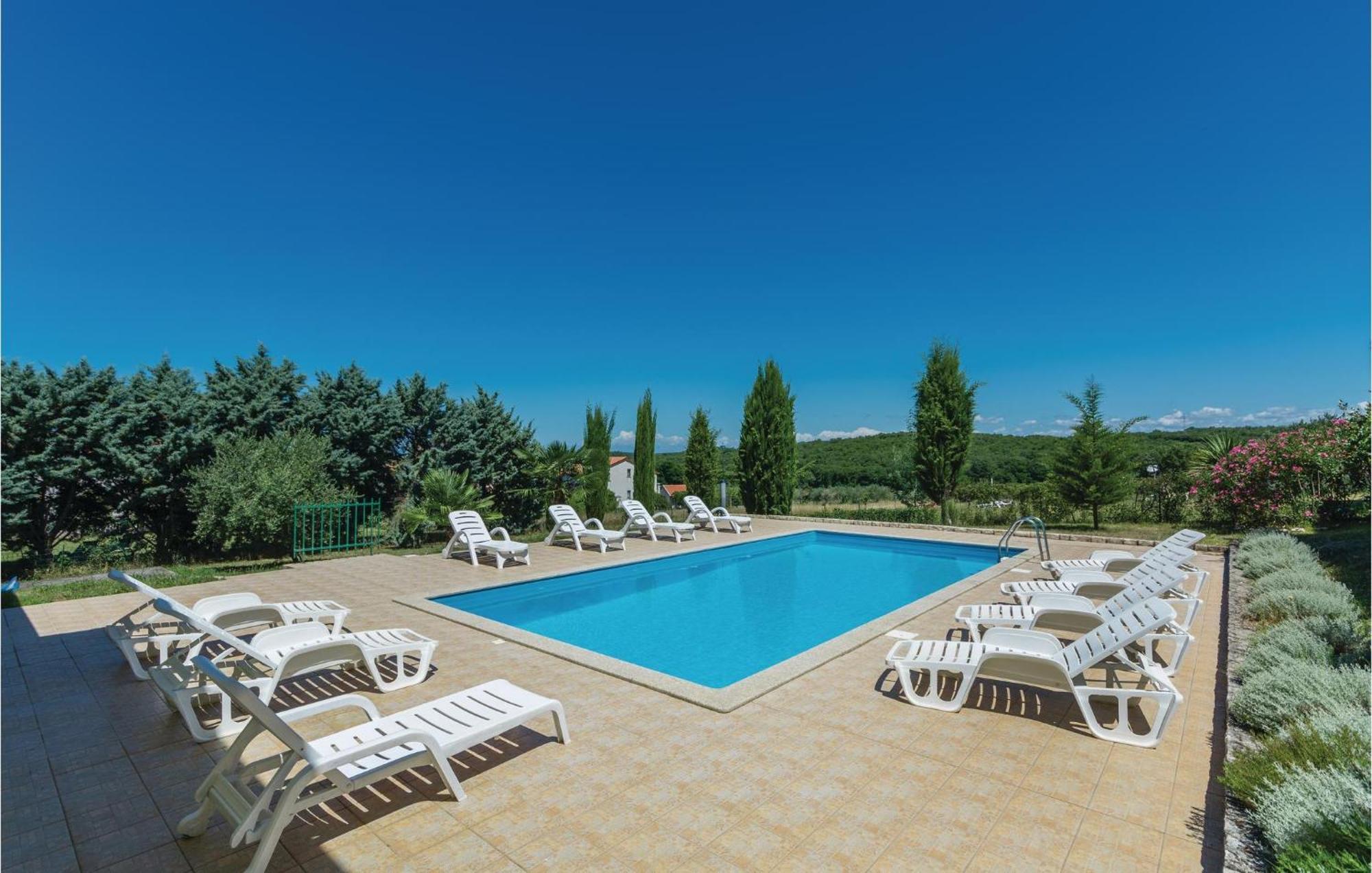1 Bedroom Beautiful Apartment In Poreč Exterior foto