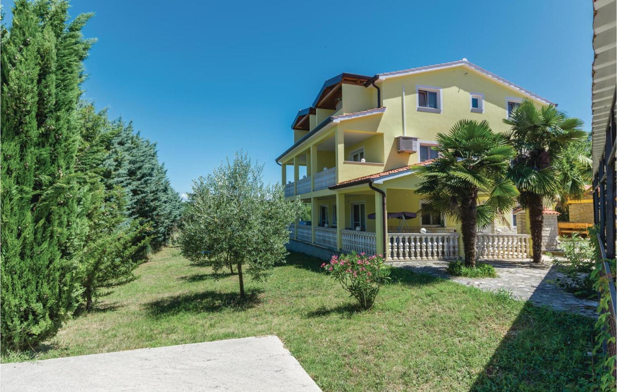 1 Bedroom Beautiful Apartment In Poreč Exterior foto