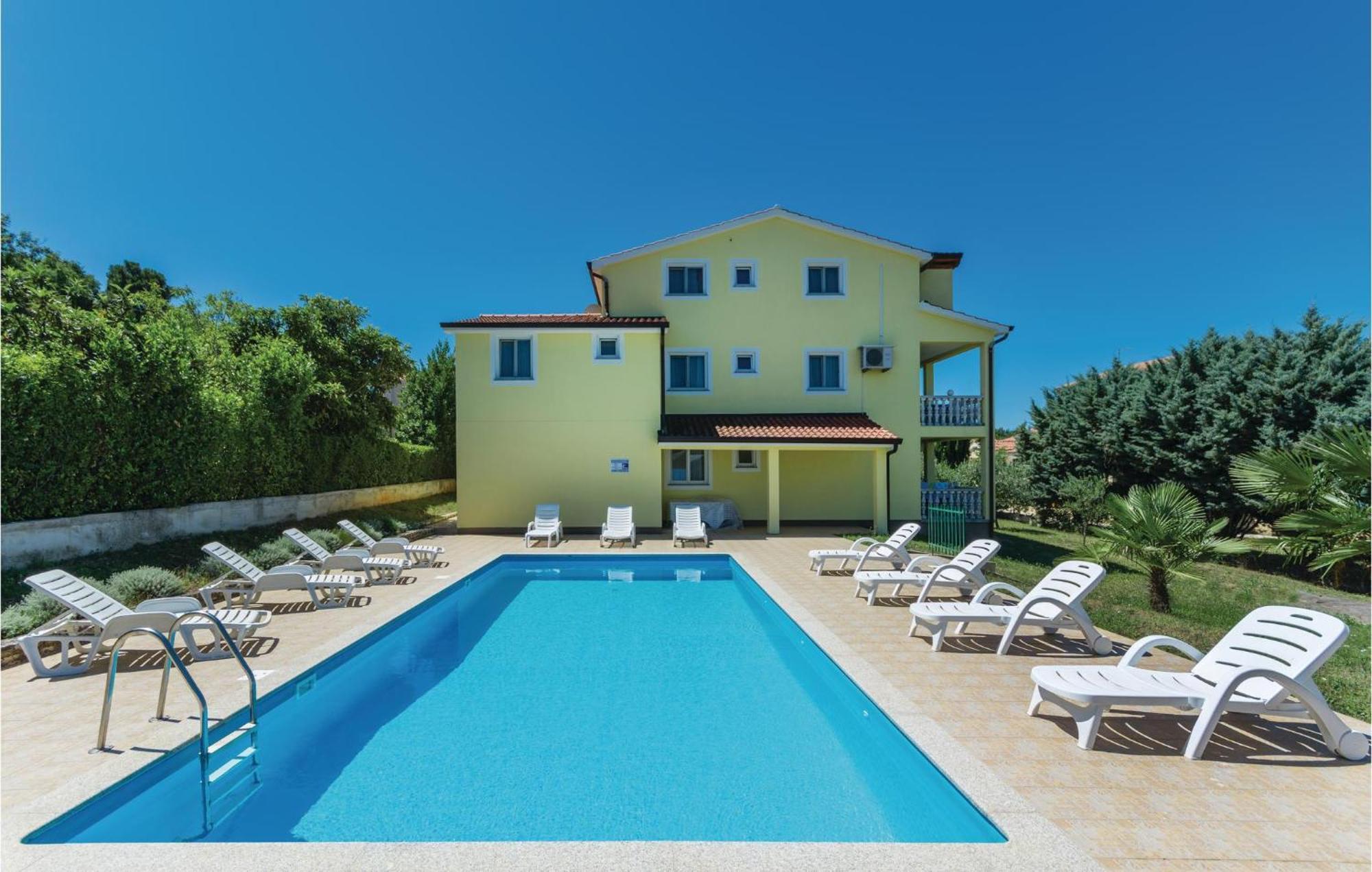 1 Bedroom Beautiful Apartment In Poreč Exterior foto
